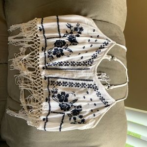 Hollister white and navy blue crop top !